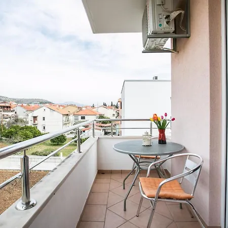Bili Trogir